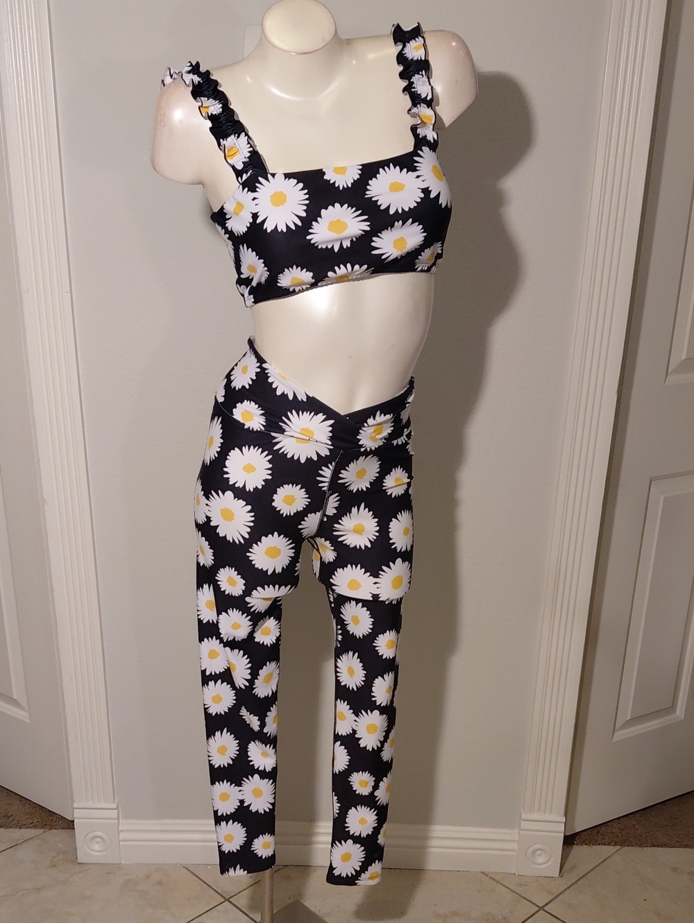 Daisy Print High-Waist Leggings & Crop Top Set
